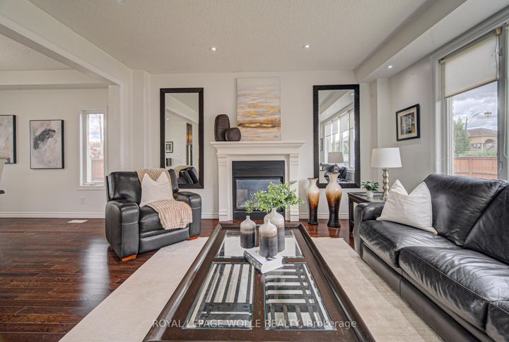 Photo 9 at 37 Davinci Boulevard, Carpenter, Hamilton