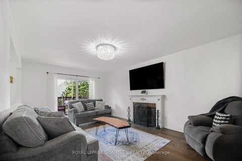 Photo 4 at 432 Alex Doner Drive, Glenway Estates, Newmarket