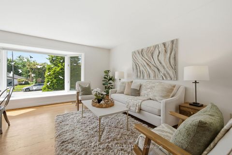 Photo 3 at 15 Golfhaven Drive, Woburn, Toronto