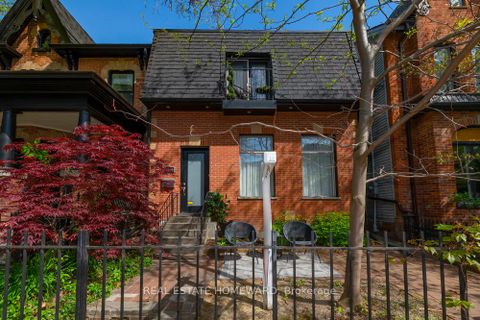 Photo 1 at 136 Spruce Street, South St. James Town, Toronto