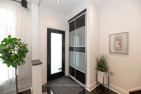 Photo 3 at 136 Spruce Street, South St. James Town, Toronto