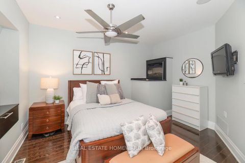 Photo 14 at 136 Spruce Street, South St. James Town, Toronto