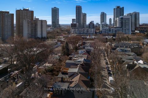 Photo 35 at 136 Spruce Street, South St. James Town, Toronto