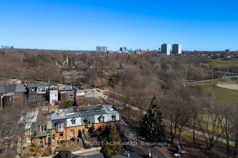 Photo 36 at 136 Spruce Street, South St. James Town, Toronto