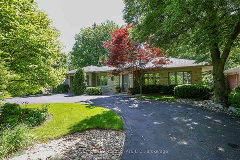 Photo 1 at 176 Old Yonge Street, Windfields, Toronto