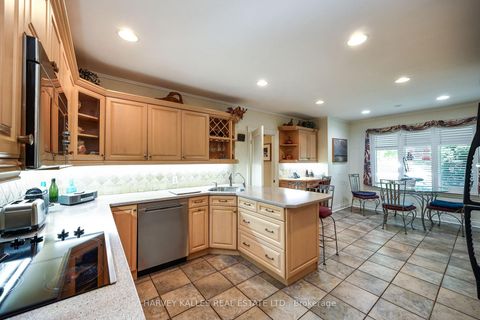 Photo 14 at 176 Old Yonge Street, Windfields, Toronto
