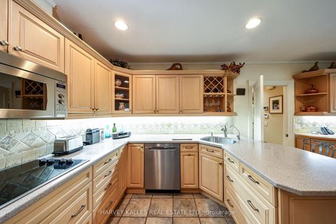 Photo 15 at 176 Old Yonge Street, Windfields, Toronto