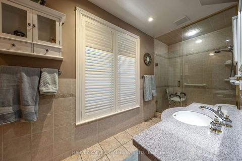 Photo 28 at 176 Old Yonge Street, Windfields, Toronto