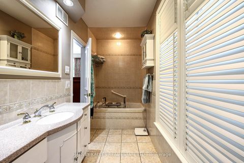 Photo 29 at 176 Old Yonge Street, Windfields, Toronto