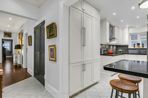 Photo 14 at 7B Clarendon Avenue, Casa Loma, Toronto