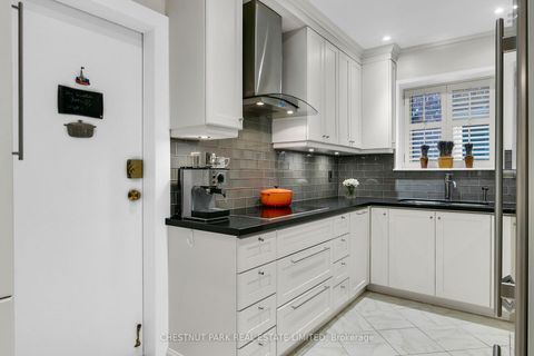 Photo 16 at 7B Clarendon Avenue, Casa Loma, Toronto