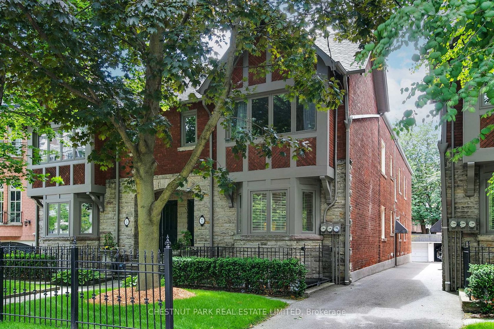 7B Clarendon Avenue, Casa Loma, Toronto by Loree Meneguzzi Real Estate 7B Clarendon Avenue, Casa Loma, Toronto