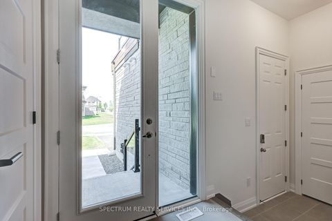 Photo 4 at 72 Adario Crescent, Vellore Village, Vaughan