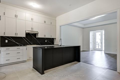 Photo 7 at 72 Adario Crescent, Vellore Village, Vaughan