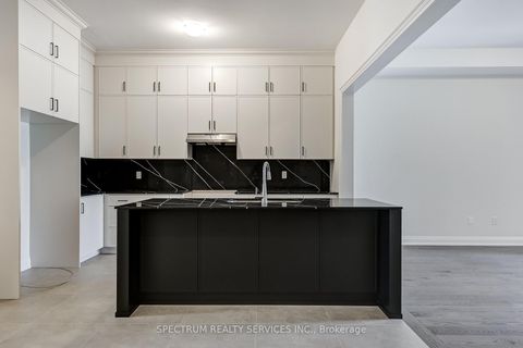 Photo 8 at 72 Adario Crescent, Vellore Village, Vaughan