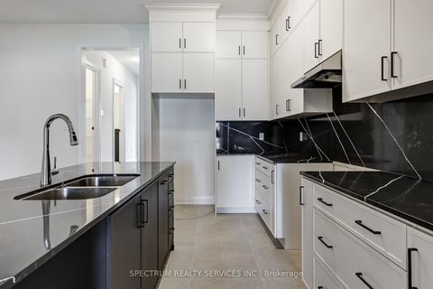Photo 9 at 72 Adario Crescent, Vellore Village, Vaughan