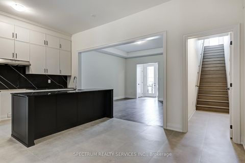 Photo 10 at 72 Adario Crescent, Vellore Village, Vaughan