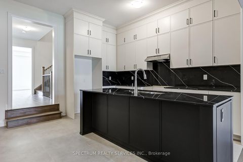 Photo 11 at 72 Adario Crescent, Vellore Village, Vaughan