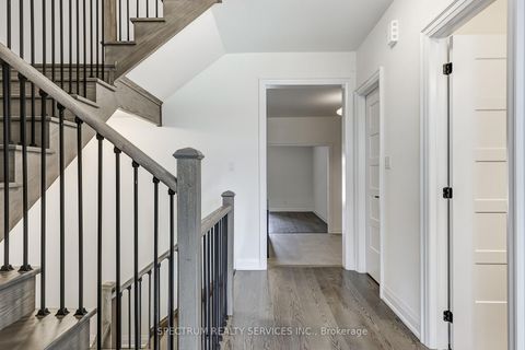 Photo 14 at 72 Adario Crescent, Vellore Village, Vaughan