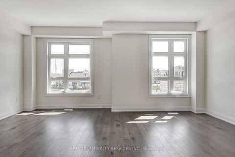 Photo 16 at 72 Adario Crescent, Vellore Village, Vaughan