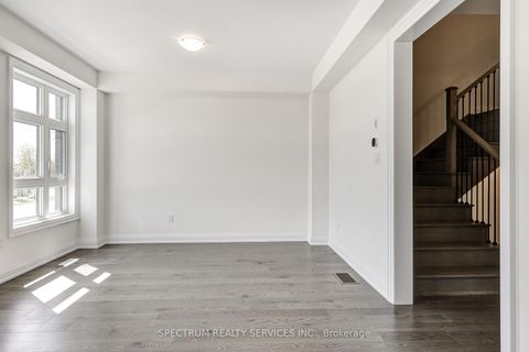 Photo 17 at 72 Adario Crescent, Vellore Village, Vaughan