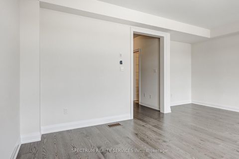 Photo 18 at 72 Adario Crescent, Vellore Village, Vaughan