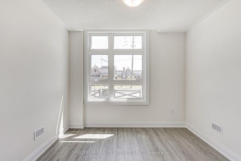 Photo 40 at 72 Adario Crescent, Vellore Village, Vaughan