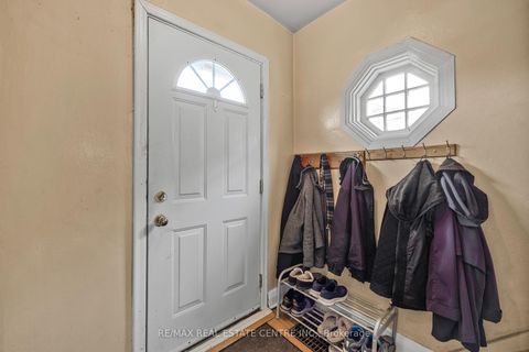Photo 4 at 15 Cliff Street, Smythe, Toronto