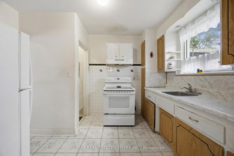 Photo 12 at 15 Cliff Street, Smythe, Toronto