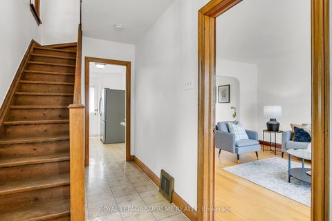 Photo 2 at 44 Yarrow Road, Eglinton West, Toronto