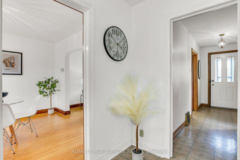 Photo 3 at 44 Yarrow Road, Eglinton West, Toronto