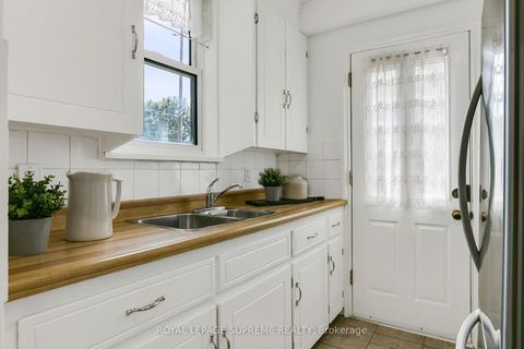 Photo 15 at 44 Yarrow Road, Eglinton West, Toronto