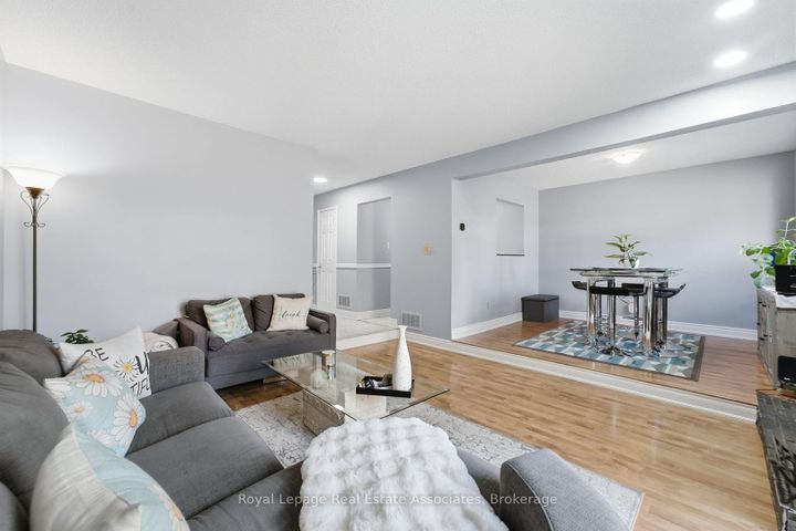 Photo 4 at 111 - 3050 Orleans Road, Erin Mills, Mississauga