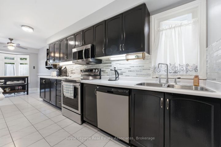 Photo 9 at 111 - 3050 Orleans Road, Erin Mills, Mississauga
