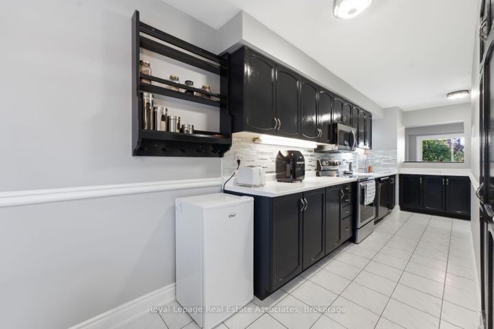 Photo 10 at 111 - 3050 Orleans Road, Erin Mills, Mississauga