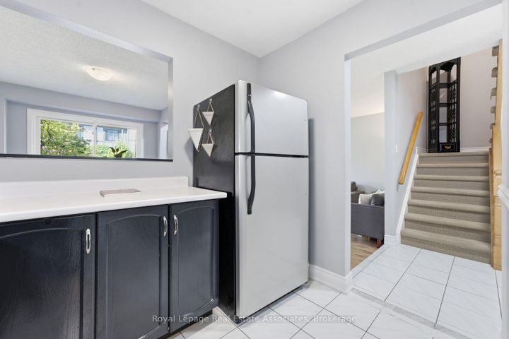 Photo 11 at 111 - 3050 Orleans Road, Erin Mills, Mississauga