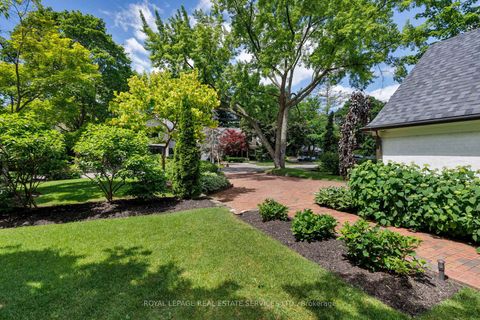 Photo 2 at 47 Edgevalley Drive, Humber Valley, Toronto