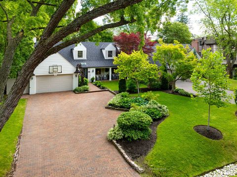 Photo 3 at 47 Edgevalley Drive, Humber Valley, Toronto