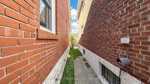 Photo 4 at 76 Barrington Avenue, Lumsden, Toronto