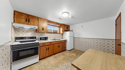Photo 33 at 76 Barrington Avenue, Lumsden, Toronto