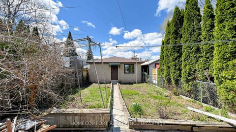 Photo 45 at 76 Barrington Avenue, Lumsden, Toronto