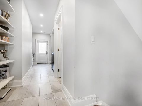 Photo 18 at 30 Broadleaf Road, Don Mills, Toronto