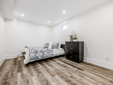 Photo 34 at 30 Broadleaf Road, Don Mills, Toronto