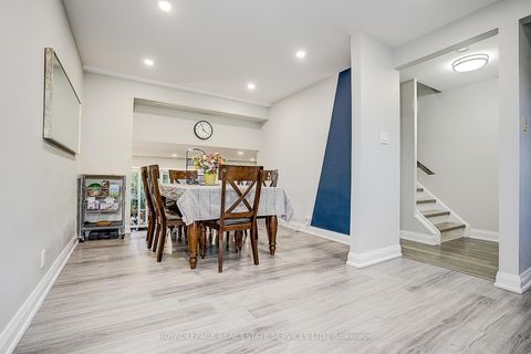 Photo 10 at 23 - 2020 Pharmacy Avenue, L'Amoreaux, Toronto