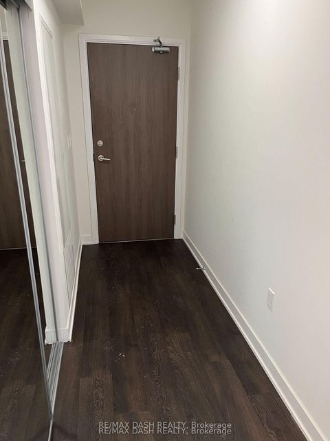 Photo 2 at 806W - 27 Bathurst Street, Waterfront Communities C1, Toronto