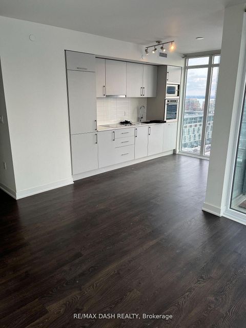 Photo 5 at 806W - 27 Bathurst Street, Waterfront Communities C1, Toronto
