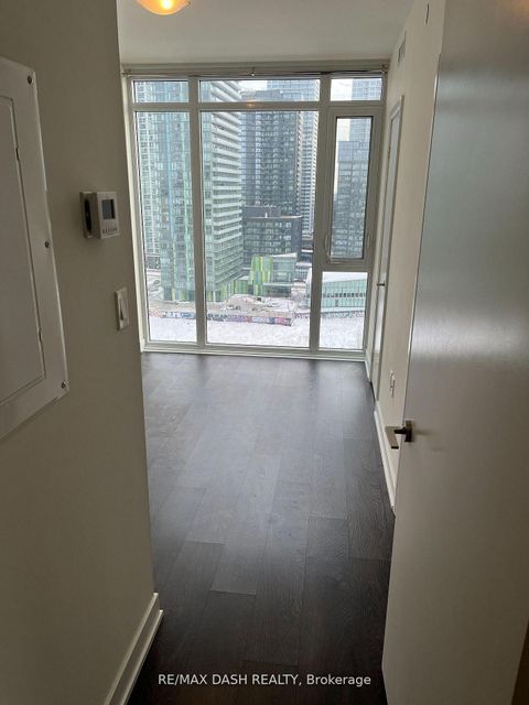 Photo 6 at 806W - 27 Bathurst Street, Waterfront Communities C1, Toronto