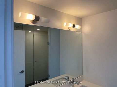 Photo 9 at 806W - 27 Bathurst Street, Waterfront Communities C1, Toronto