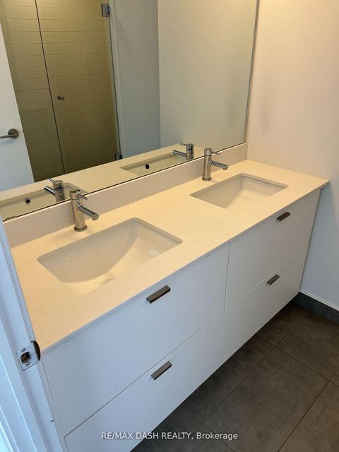 Photo 10 at 806W - 27 Bathurst Street, Waterfront Communities C1, Toronto