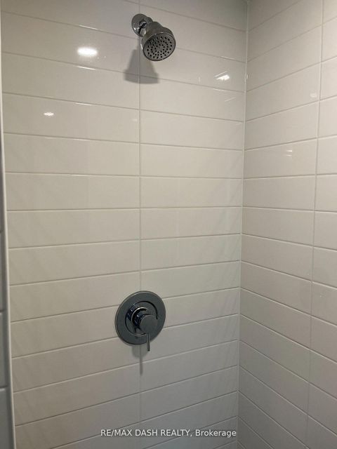 Photo 11 at 806W - 27 Bathurst Street, Waterfront Communities C1, Toronto